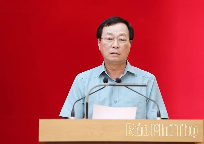 Đồng chí Phó Bí thư Thường trực Tỉnh ủy Bùi Văn Quang phát biểu chỉ đạo tại hội nghị.