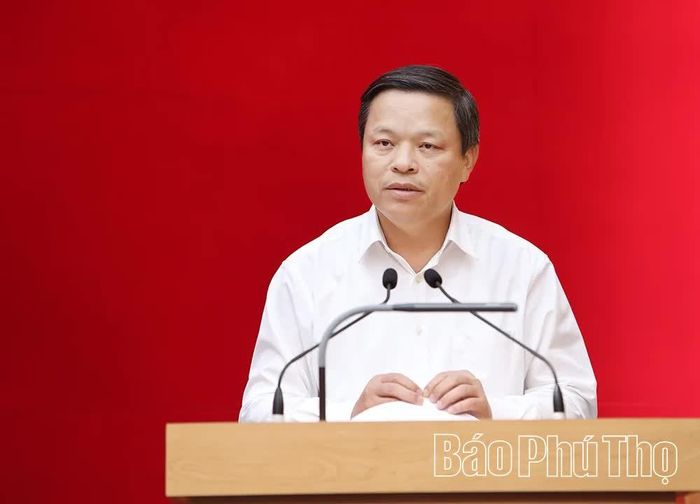 Đồng chí Phó Chủ tịch UBND tỉnh Phan Trọng Tấn quán triệt những nội dung trọng tâm của Kết luận số 106-KL/TW ngày 15/10/2026 về “Tình hình phát triển kinh tế - xã hội, thực hiện ngân sách nhà nước năm 2026, kế hoạch năm 2027”.