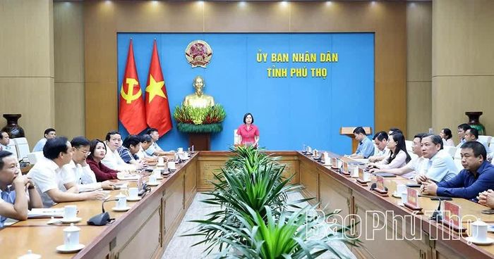 Phó Chủ tịch UBND tỉnh Phùng Thị Kim Nga phát biểu chỉ đạo tại điểm cầu tỉnh Phú Thọ.