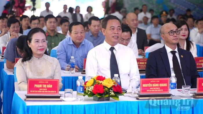 Đồng chí Nguyễn Đăng Quang, Phó Bí thư Tỉnh ủy, Chủ tịch HĐND tỉnh và đồng chí Phạm Thị Hân, Phó Chủ tịch Thường trực HĐND tỉnh tham dự lễ khởi công - Ảnh: T.Đ