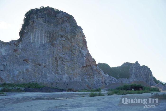 Hoạt động khai thác khoáng sản tại xã Lệ Ninh đóng góp vào ngân sách và đáp ứng nhu cầu vật liệu xây dựng phục vụ phát triển kinh tế-xã hội- Ảnh: X.V