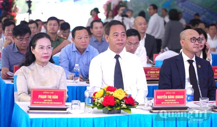 Đồng chí Nguyễn Đăng Quang, Phó Bí thư Tỉnh ủy, Chủ tịch HĐND tỉnh và đồng chí Phạm Thị Hân, Phó Chủ tịch Thường trực HĐND tỉnh tham dự lễ khởi công - Ảnh: T.Đ