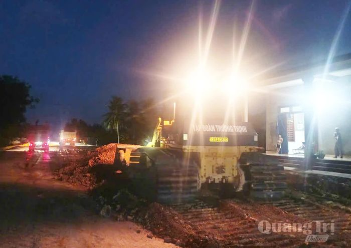 Tập đoàn Trường Thịnh đã “tăng ca, tăng kíp” để thi công tại địa bàn xã Sen Ngư - Ảnh: B.T