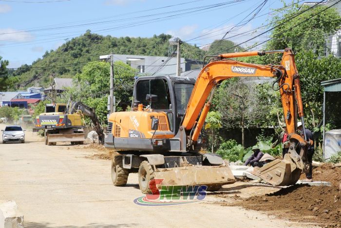 Thi công Dự án Đầu tư cơ sở vật chất, hạ tầng kỹ thuật đô thị Mộc Châu, đoạn đi qua tổ dân phố Bó Bun.