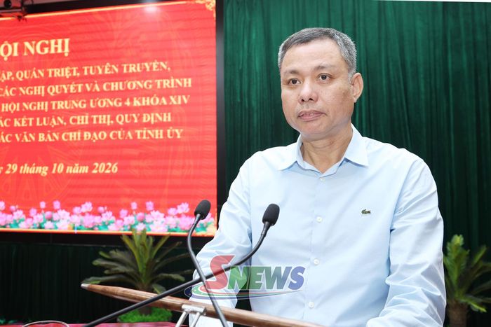 Đồng chí Phó Chủ tịch UBND tỉnh quán triệt các nội dung tại hội nghị.