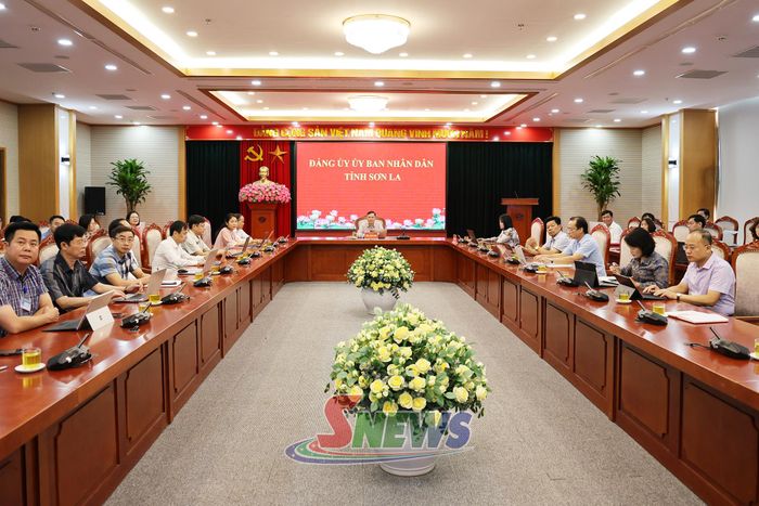 Các đại biểu dự hội nghị tại điểm cầu Đảng ủy UBND tỉnh.
