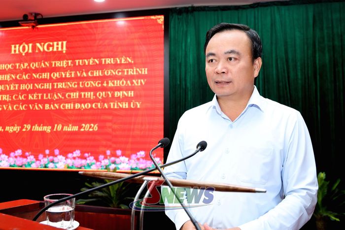 Đồng chí Phó Chủ tịch Thường trực UBND tỉnh quán triệt, triển khai các nội dung tại hội nghị.