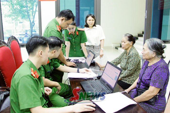 Công an tỉnh xác thực thông tin lên cơ sở dữ liệu ADN quốc gia cho thân nhân liệt sĩ.