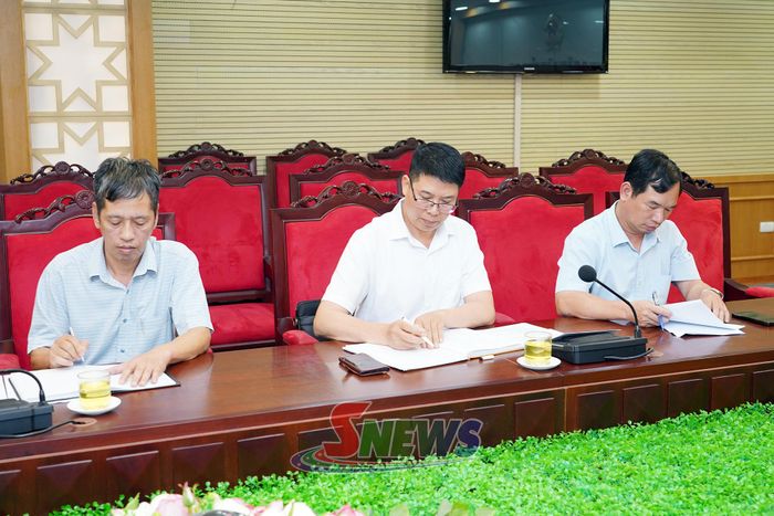 Các đại biểu dự cuộc họp.