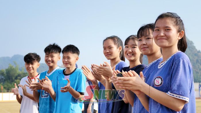 Khán giả cổ vũ nhiệt tình tại các trận thi đấu