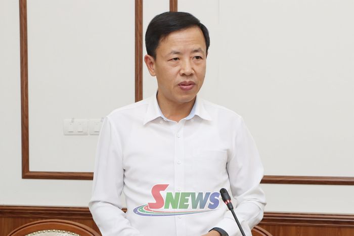 Lãnh đạo Báo và PTTH Sơn La phát biểu tại cuộc họp.