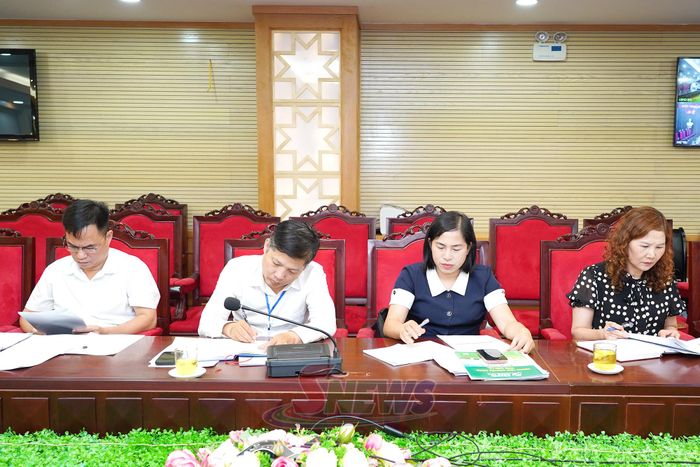 Các đại biểu dự cuộc làm việc.
