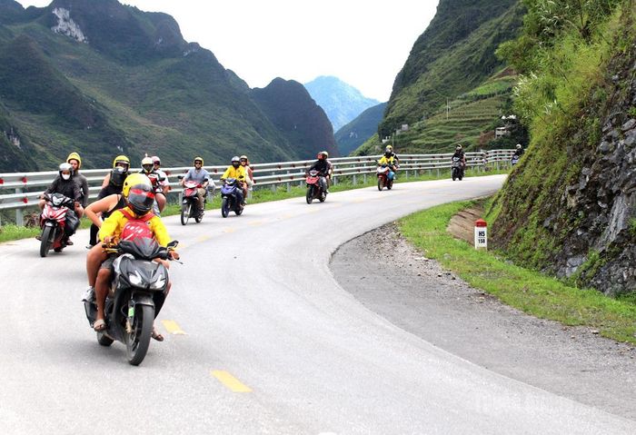 Khách du lịch phượt chiếm khoảng 70 - 80% lượng khách đến Cao nguyên đá Đồng Văn, song mức chi tiêu cho sản vật và các dịch vụ bổ trợ còn hạn chế.