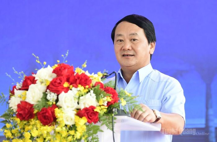 Đồng chí Bí thư Tỉnh ủy Hầu A Lềnh phát biểu tại Lễ khởi công.