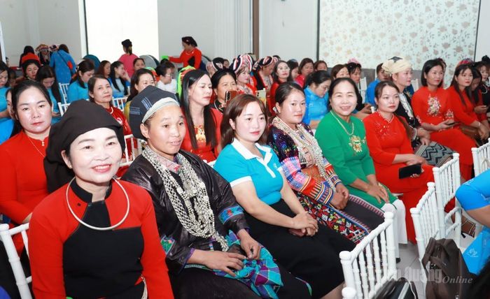 Các chi hội trưởng chi hội phụ nữ tiêu biểu tham gia hội nghị.