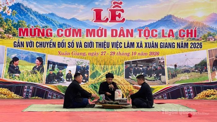 Lễ cúng mừng cơm mới của đồng bào dân tộc La Chí.
