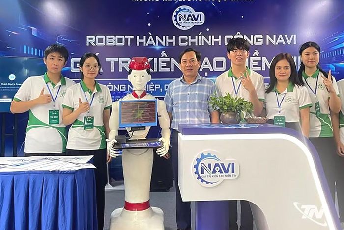 Ngành Giáo dục Thái Nguyên chú trọng định hướng nghề nghiệp, khuyến khích học sinh sáng tạo. Trong ảnh, Phó Giám đốc Sở GD&ĐT tỉnh Thái Nguyên Nguyễn Đức Thịnh biểu dương các đội đạt thành tích cao tại Vòng chung kết toàn quốc Cuộc thi học sinh, sinh viên với ý tưởng khởi nghiệp năm 2026.