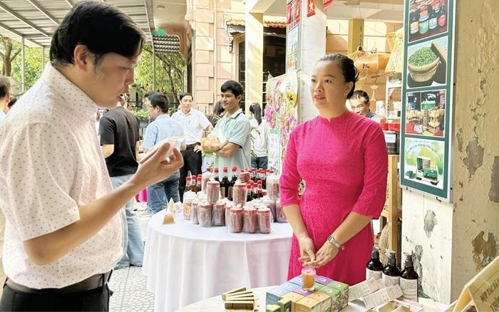  Liên minh HTX tổ chức “Phiên chợ Hợp tác xã” để giới thiệu, kết nối tiêu thụ sản phẩm cho các HTX và thành viên.