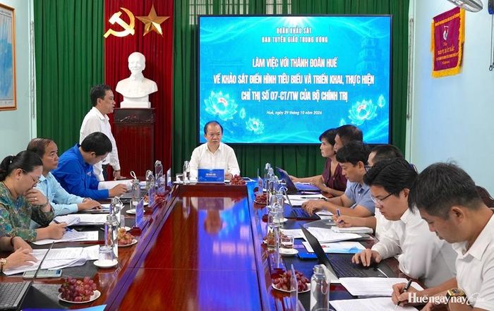 Toàn cảnh buổi làm việc.