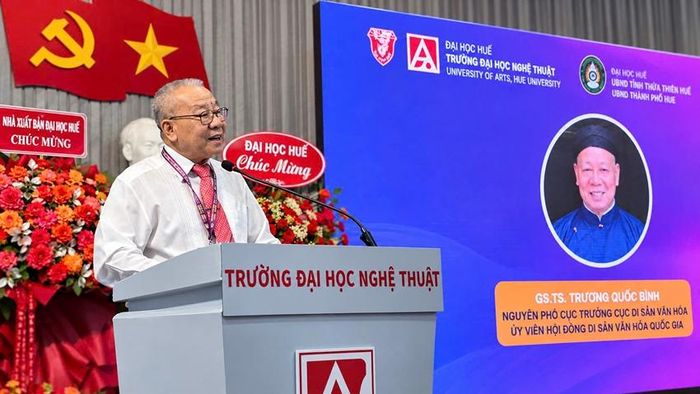 GS.TS. Trương Quốc Bình chia sẻ tại hội thảo.  