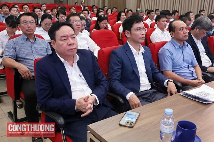 Công tác đào tạo, bồi dưỡng trong năm qua đã bám sát yêu cầu nhiệm vụ đề ra; các trường học đã chủ động đổi mới chương trình, nâng cao chất lượng và đẩy mạnh hợp tác doanh nghiệp, trong khi các viện nghiên cứu phát huy tốt vai trò tư vấn chính sách và phát triển khoa học công nghệ