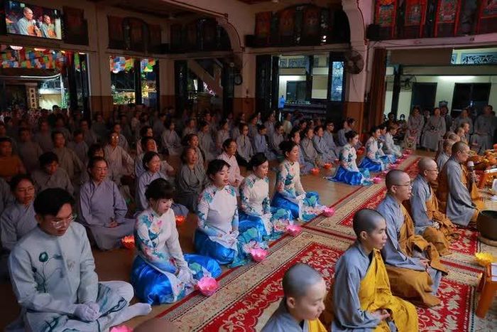 Thực tập tĩnh tọa, học theo hạnh nguyện của Bồ-tát Quán Thế Âm