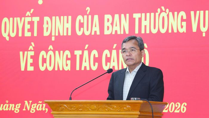 Bí thư Tỉnh ủy Quảng Ngãi Hồ Văn Niên chủ trì buổi công bố các quyết định.