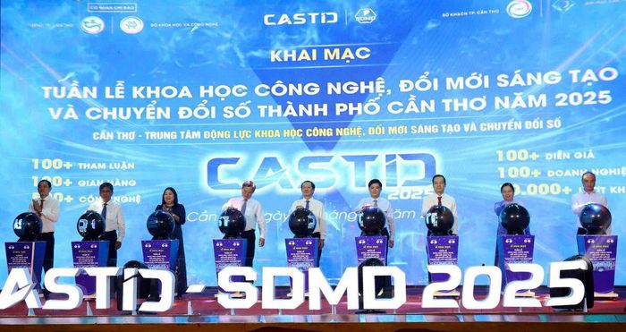 Thời gian qua, lãnh đạo TP Cần Thơ tham gia các hoạt động công nghệ số, khoa học công nghệ để mời đón nhà đầu tư.