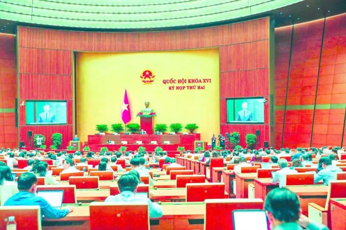 Bộ trưởng Bộ Tài chính Ngô Văn Tuấn trình bày tờ trình về dự thảo Luật sửa đổi, bổ sung một số điều của Luật Chứng khoán, ngày 17/10/2026. Ảnh: Đức Thanh