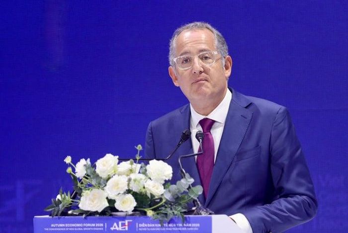 Ông Denis Depoux - Giám đốc điều hành toàn cầu Roland Berger đề xuất các giải pháp huy động vốn dài hạn cho phát triển hạ tầng Việt Nam.