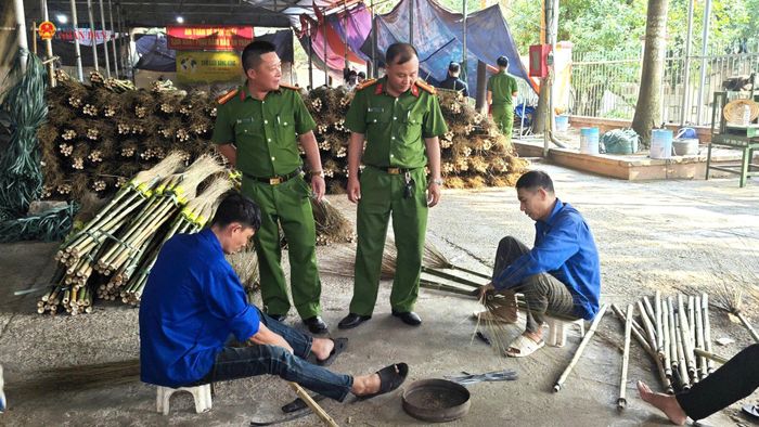 Học viên tham gia lao động trị liệu, được tạo điều kiện thực hành các nghề đã được học. Ảnh: Đồng Thưởng.