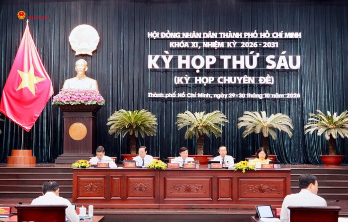 Chủ toạ Kỳ họp thứ Sáu HĐND TP. Hồ Chí Minh. Ảnh: Hoa Lê