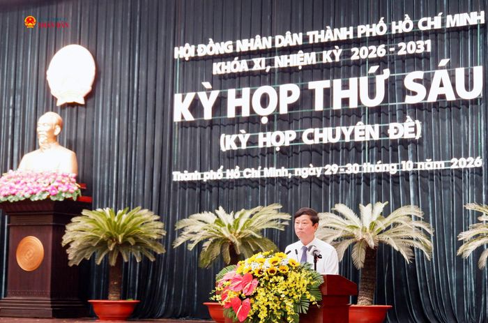 Chủ tịch HĐND TP. Hồ Chí Minh Võ Văn Minh phát biểu khai mạc Kỳ họp thứ Sáu. Ảnh: Hoa Lê