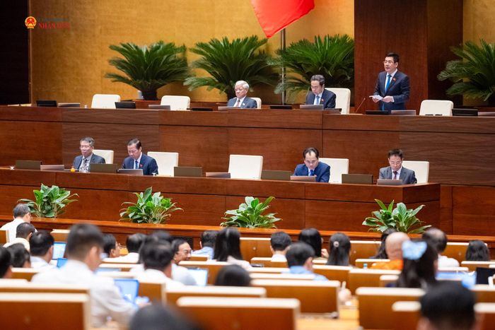 Chủ tịch Quốc hội Trần Thanh Mẫn chủ trì phiên họp, Phó Chủ tịch Quốc hội Nguyễn Hồng Diên điều hành phiên họp, sáng 29/10. Ảnh: Phạm Thắng