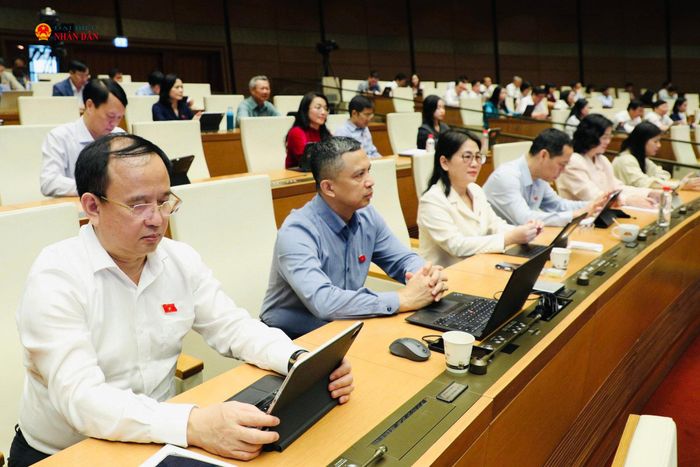 Đoàn ĐBQH tỉnh Nghệ An dự phiên họp sáng 29/10. Ảnh: Khánh Duy