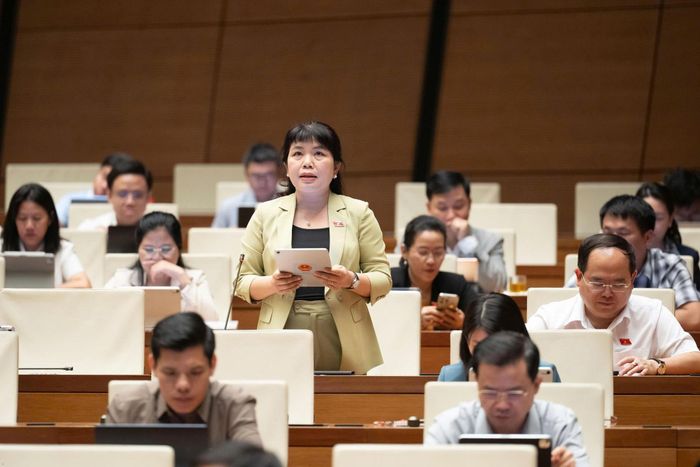 ĐBQH Nguyễn Thị Thu Hà (Quảng Ninh) phát biểu thảo luận