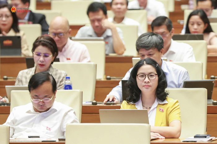 Các ĐBQH thành phố Hà Nội trong phiên thảo luận tại hội trường. Ảnh: Quang Vinh