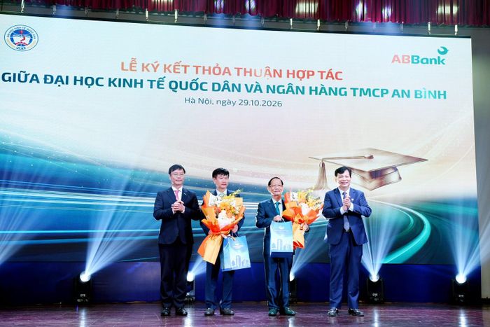 DSC_21Đại học Kinh tế Quốc dân tổ chức Lễ ký kết Thỏa thuận hợp tác với Ngân hàng TMCP An Bình (ABBank), mở ra cơ hội hợp tác trong đào tạo, nghiên cứu khoa học, phát triển nguồn nhân lực43 (Copy)
