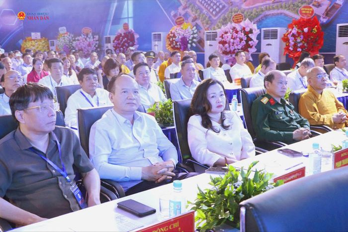 Các đại biểu tham dự buổi lễ. Ảnh: Đồng Thưởng