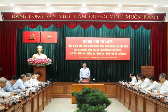 Làm việc với Ban Thường vụ Thành ủy TP. Hồ Chí Minh chiều 28/10, Tổng Bí thư, Chủ tịch nước Tô Lâm yêu cầu thành phố khai thác hiệu quả thẩm quyền từ Luật Phát triển đô thị. Ảnh- Thống Nhất – TTXVN