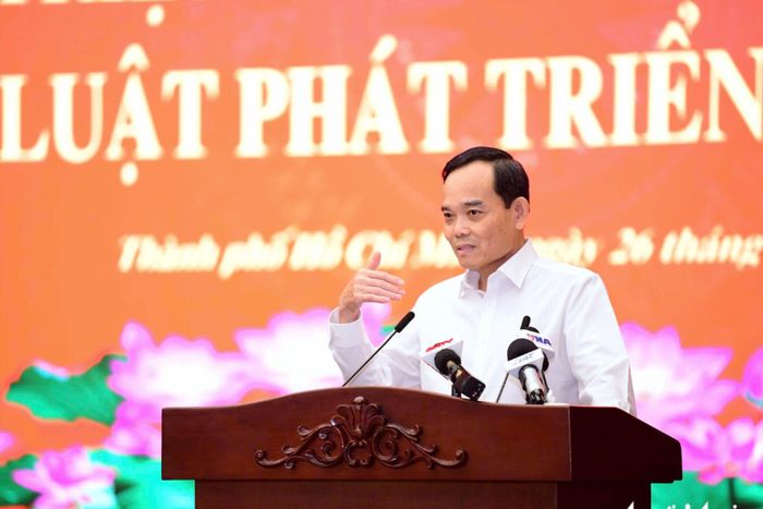 Bí thư Thành ủy Trần Lưu Quang phát biểu tại Hội nghị quán triệt Luật Phát triển đô thị. Ảnh: Quang Định