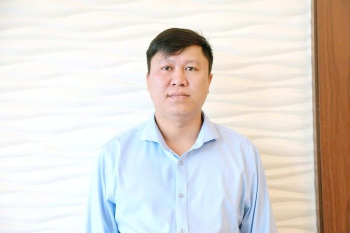 Ông Vũ Văn Thắng, Phó Giám đốc Công ty Cổ phần Thủy điện Pá Chiến trao đổi về hiệu quả phối hợp vận hành giữa doanh nghiệp phát điện và EVNNPC. Ảnh NPC