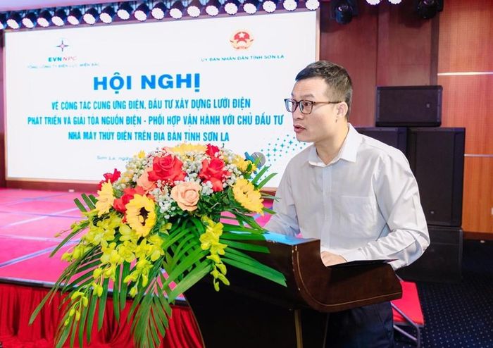 Ông Nguyễn Văn Dũng, Phó Trưởng phòng Điều độ, Công ty TNHH MTV Vận hành hệ thống điện và thị trường điện Quốc gia (NSMO) phát biểu tại Hội nghị. Ảnh NPC
