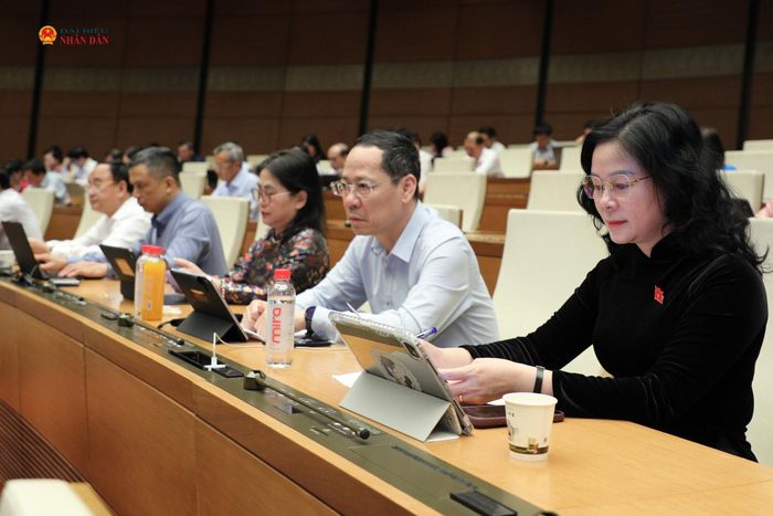 Đoàn ĐBQH tỉnh Nghệ An dự phiên thảo luận tại Hội trường. Ảnh: Khánh Duy