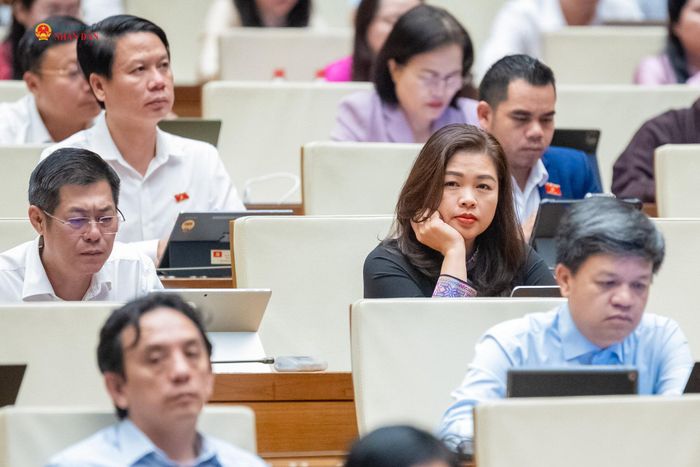 Các đại biểu tham dự phiên họp. Ảnh: Phạm Thắng