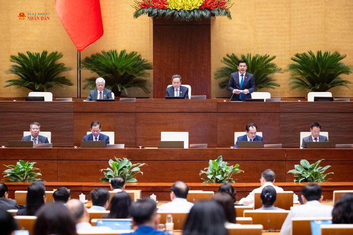 Chủ tịch Quốc hội Trần Thanh Mẫn chủ trì phiên họp, Phó Chủ tịch Quốc hội Nguyễn Hồng Diên điều hành nội dung phiên họp. Ảnh: Phạm Thắng