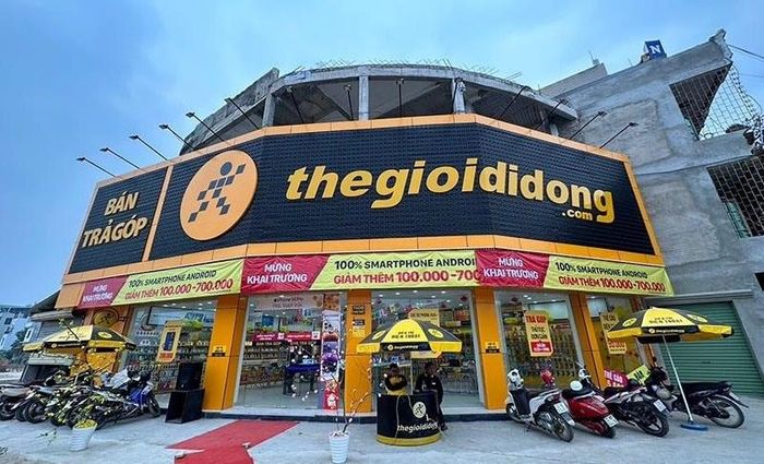 Thế Giới Di Động vừa tăng trưởng lợi nhuận, vừa đối mặt với áp lực chuyển hóa lợi nhuận thành tiền.