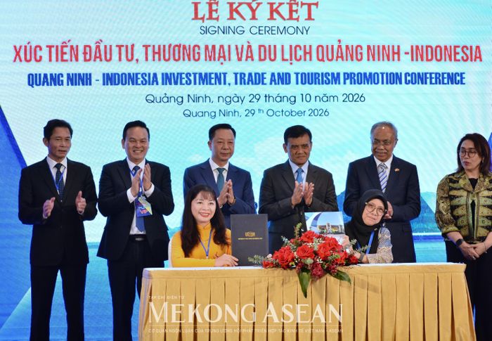  Lễ ký kết giữa Trường Đại học Khoa học Xã hội và Nhân văn với Đại học UPN "Veteran" Jawa Timur về hợp tác học thuật và nghiên cứu. Ảnh: Lê Hồng Nhung - Mekong ASEAN. 