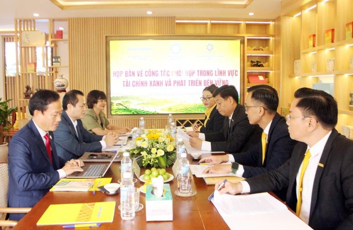 Quang cảnh buổi trao đổi cơ hội hợp tác trong lĩnh vực tài chính xanh, hướng đến hỗ trợ doanh nghiệp địa phương (Ảnh: PV)