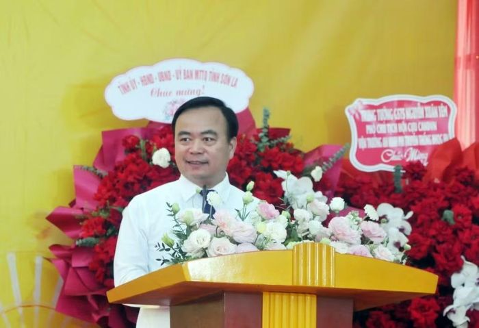 Ông Hà Trung Chiến, Phó Chủ tịch Thường trực UBND tỉnh Sơn La phát biểu tại lễ khai trương.